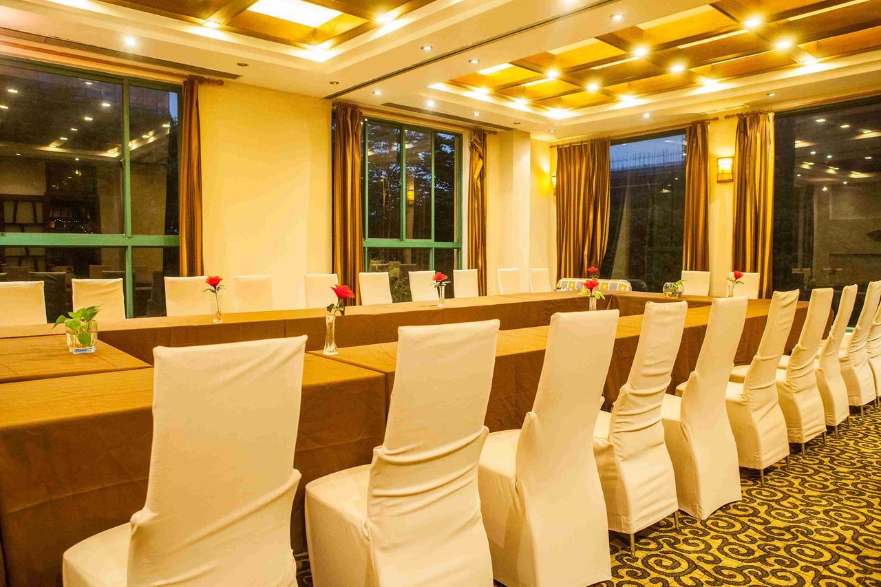 Tee Khách sạn 3*