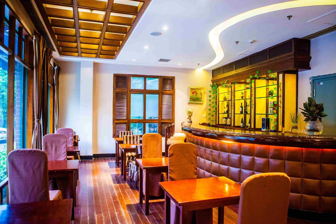 Tee Khách sạn